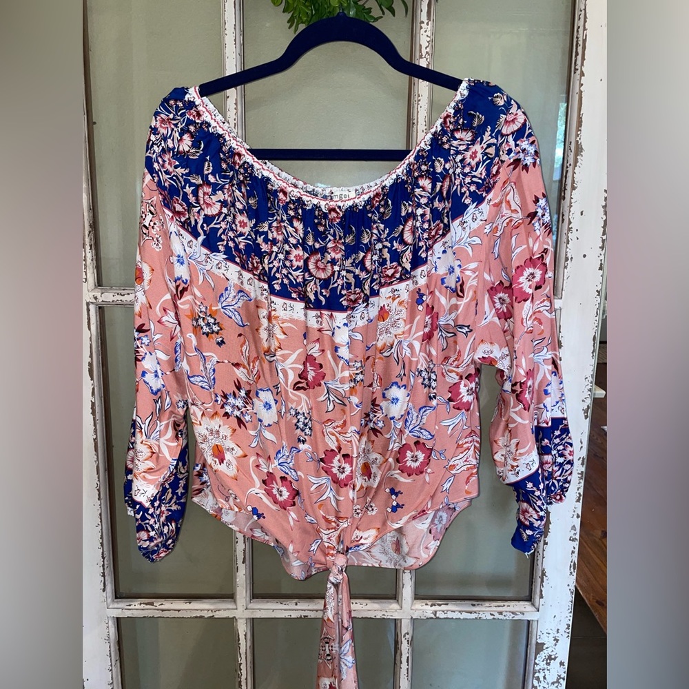 Boutique brand, off the shoulder top with tie